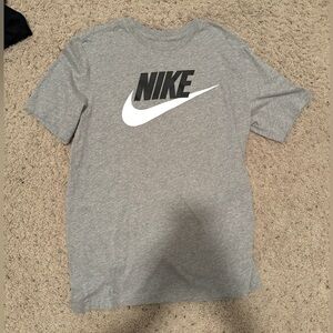 M grey nike tshirt